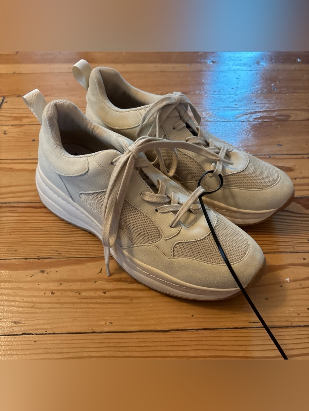 Abercrombie Fitch Cream Women’s Sneakers Sz 11